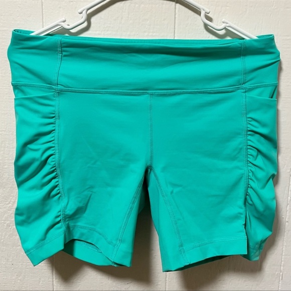 lululemon athletica Pants - Lululemon Ladies short, Green - size 10